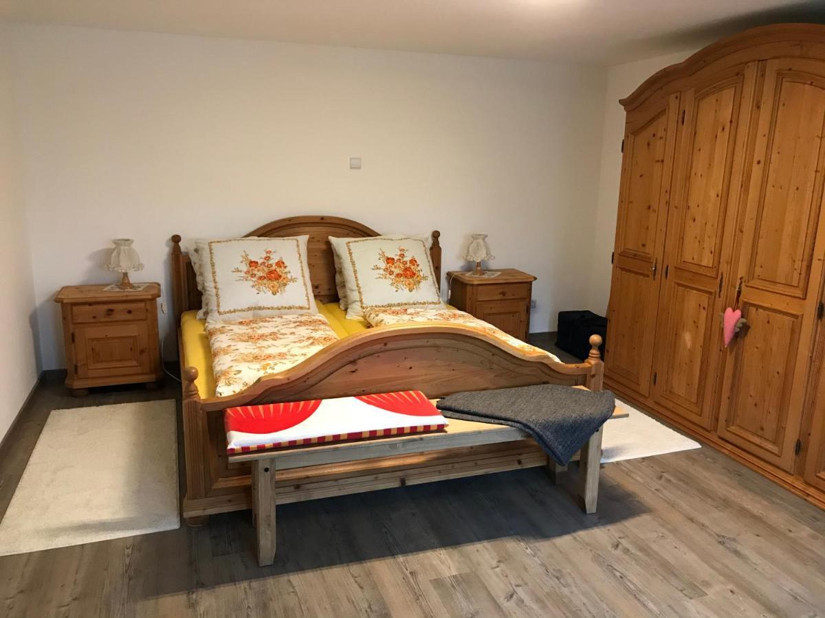 Ferienwohnung „Frosch“ Neukirchen-Balbini Bagian luar foto